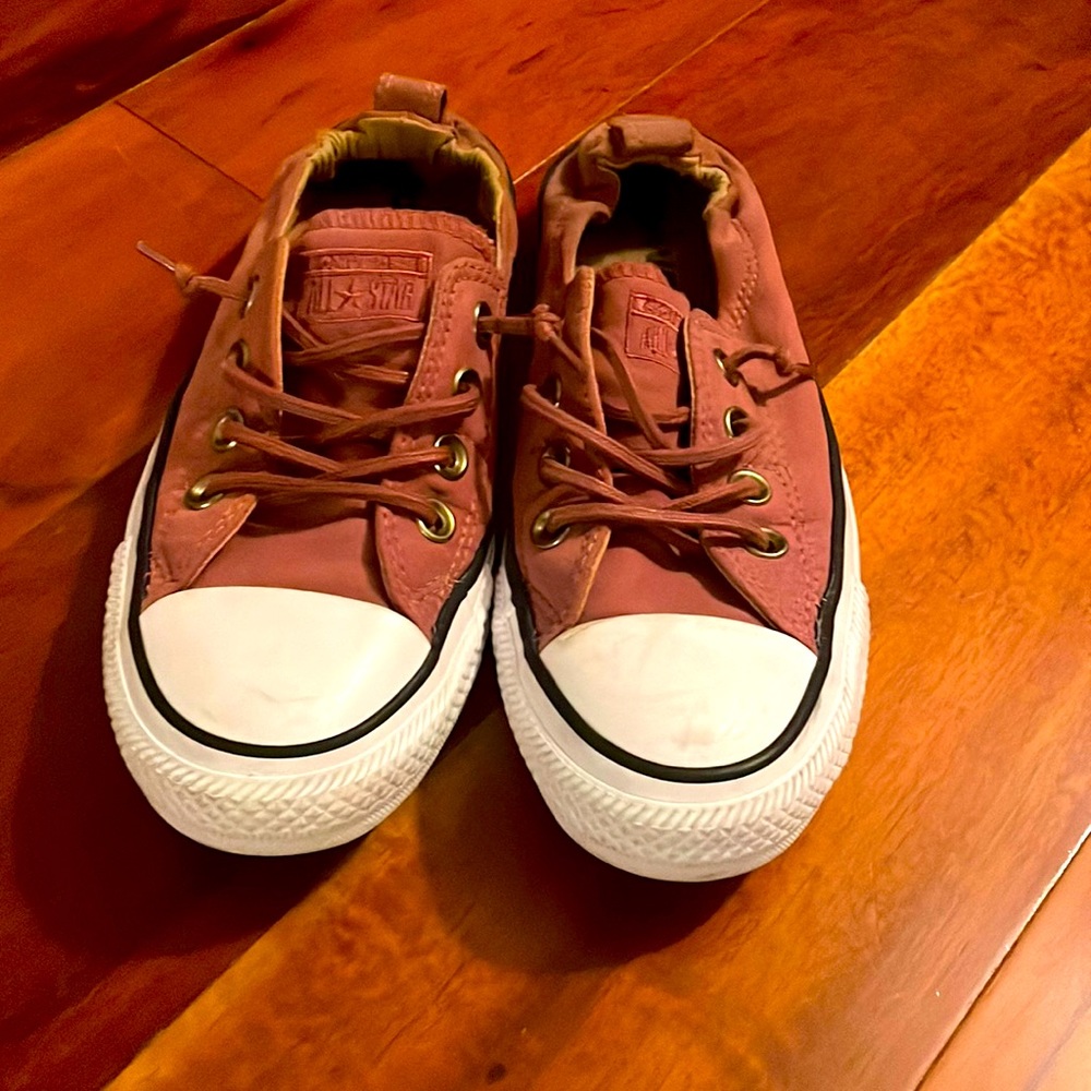 Converse size 6 barely warn